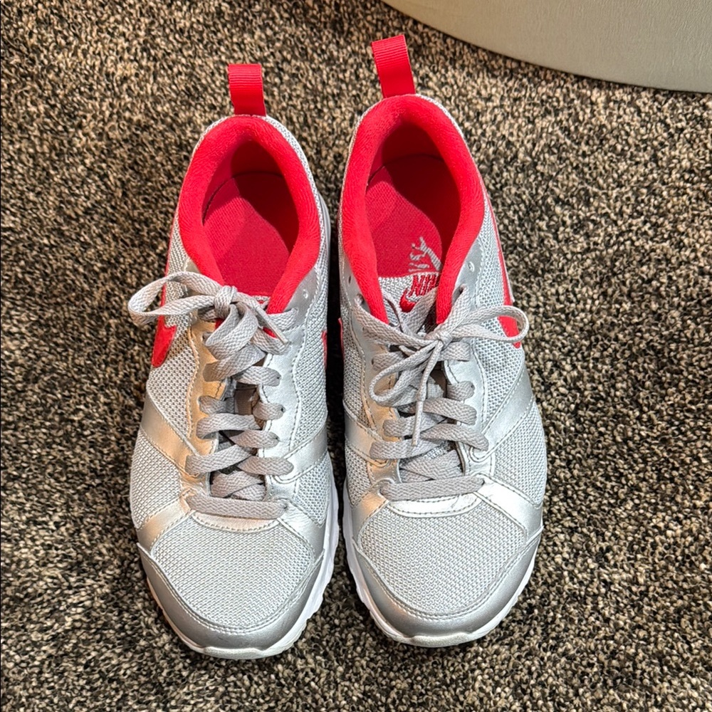 Nike air Women's silver and red sneaker